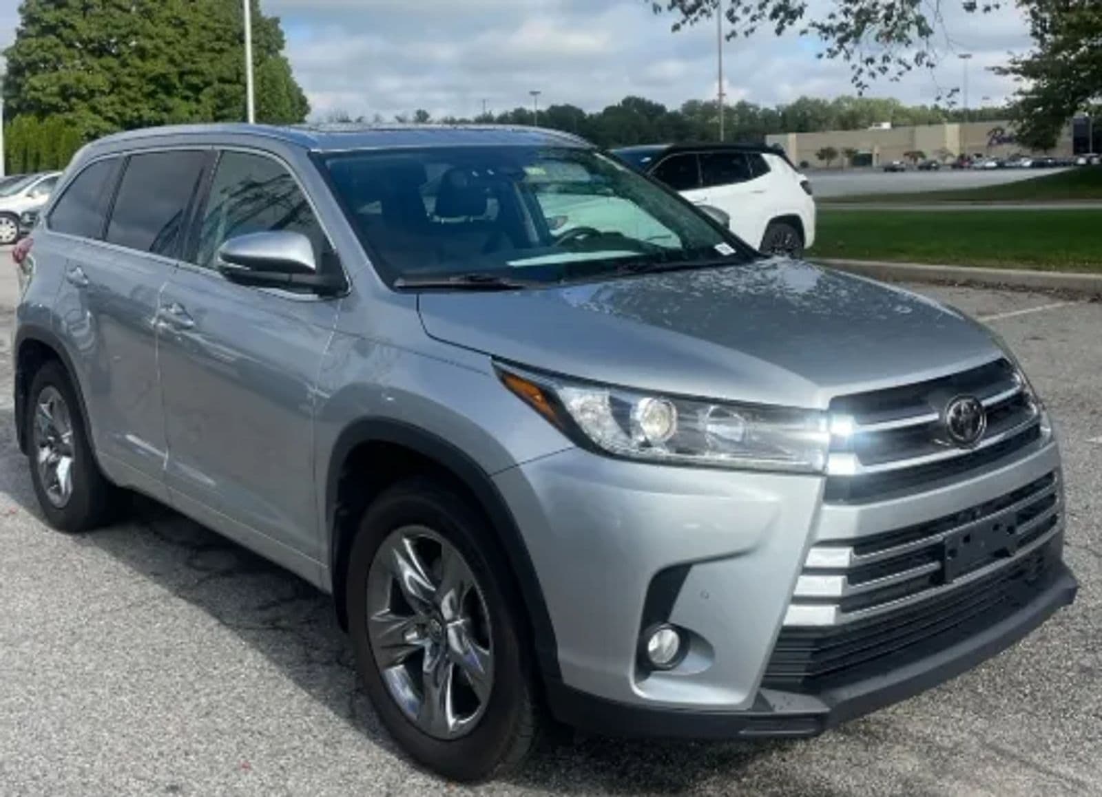 2017 Toyota Highlander — photo 1